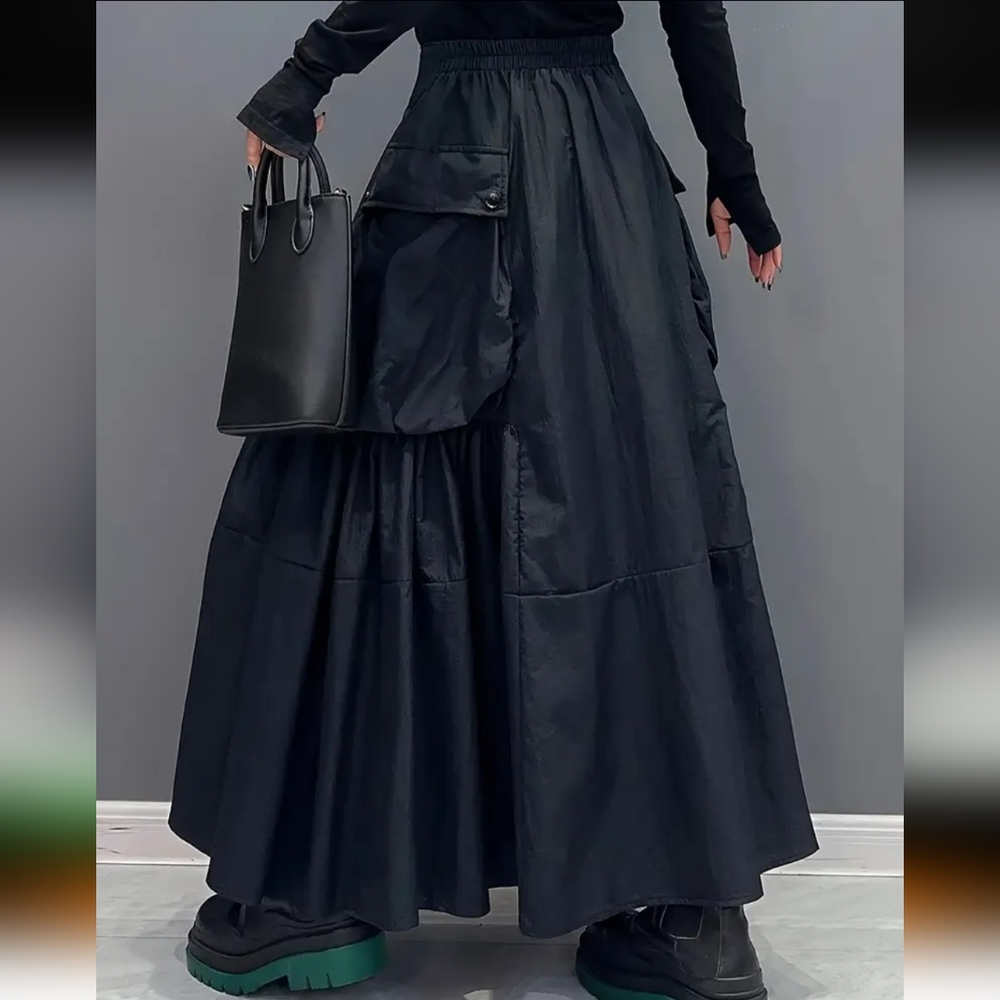 Trendy Black Vintage-Inspired Maxi Skirt with Large Pockets and Ruffled Hem - Picture 3 of 5